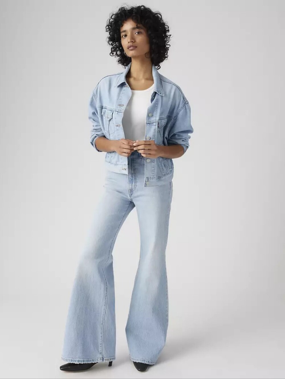Levi's Ribcage Bells Sz 24x32 Light Wash - Picture 3 of 5